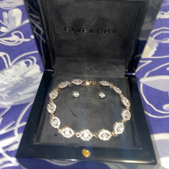 Brand New Givenchy Bracelet and Earrings Set 💎🤩 Perfect for any Women 🔥 - Picture 2 of 5